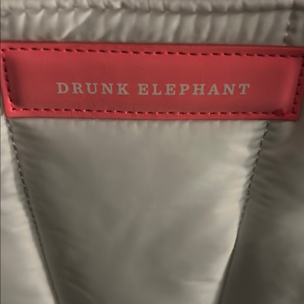 - Drunk Elephant 🐘 3 piece set BAG, hair ties, comb - Picture 6 of 6
